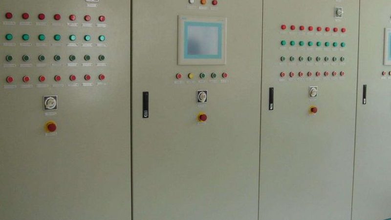 螺杆压缩机风冷散热器尺寸：关键参数与选型考量**